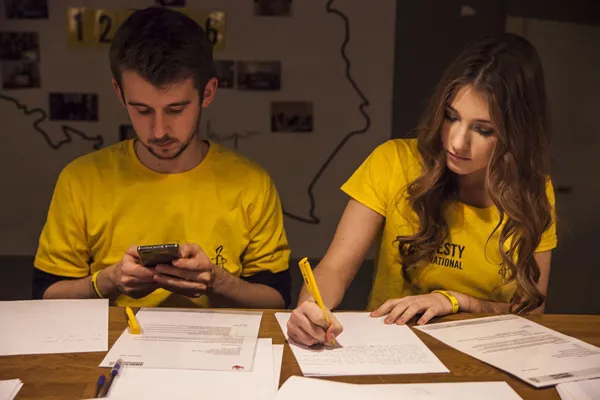 Amnestys logotype SKRIV FÖR FRIHET 2025