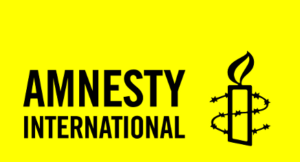 Amnesty Internationals logotyp, taggtråd runt ett tänt ljus.